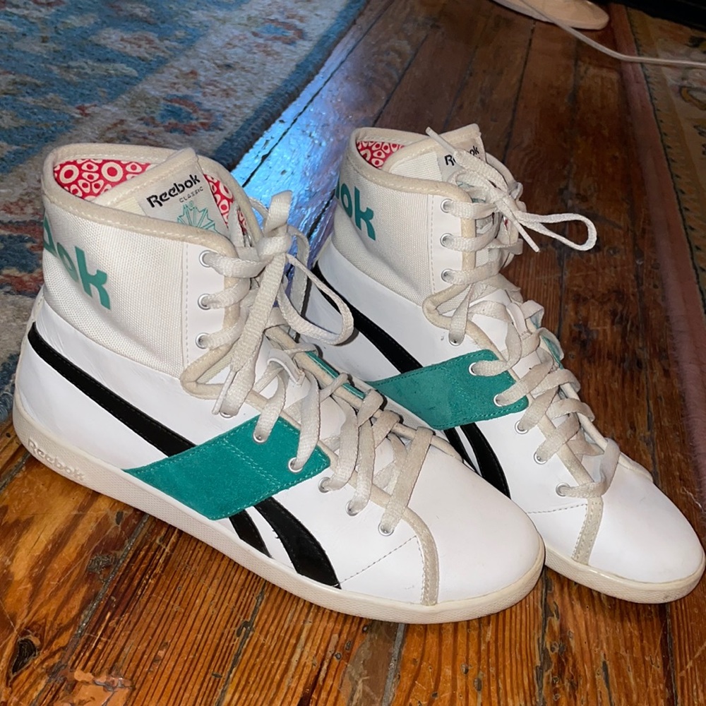 COPY - Fresh Classic & Retro Women’s Reebok HighTop Fold-Down Sneakers!
